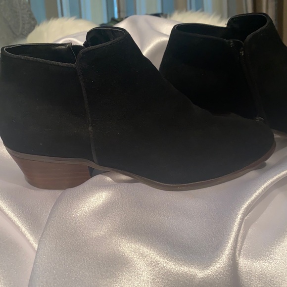 Crown Vintage Shoes - Women’s size 7 crown vintage brand leather suede black zip up booties